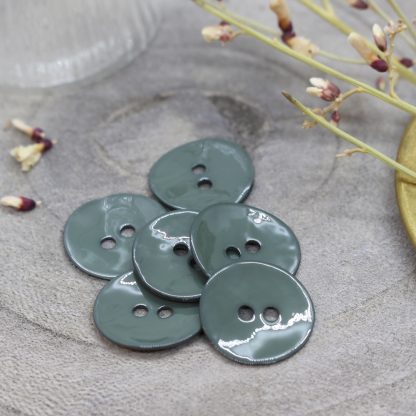 Atelier Brunette - Glossy Buttons -helmiäisnapit - Cedar