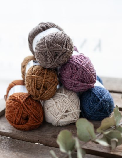 Peruvian - Filcolana - Peruvian Highland Wool on paksu, miellyttävän tuntuinen 100% villalanka. Aran-vahvuinen nopsaan neuloutuva lanka sopii mm. kirjoneuleisiin. Laaja värivalikoima!